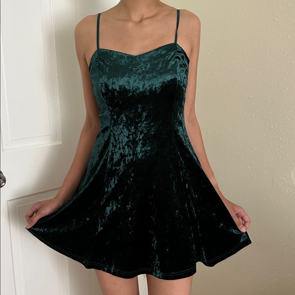 GREEN VELVET DRESS - Picture 3 of 10